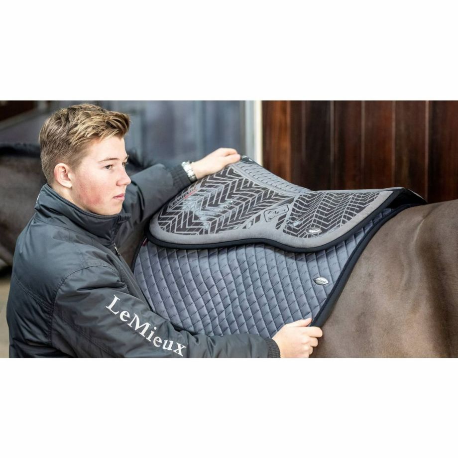 LeMieux スポーツ グリップ メモリー ハーフパッド|JODHPURS LeMieux スポーツ グリップ メモリー ハーフパッド|JODHPURS